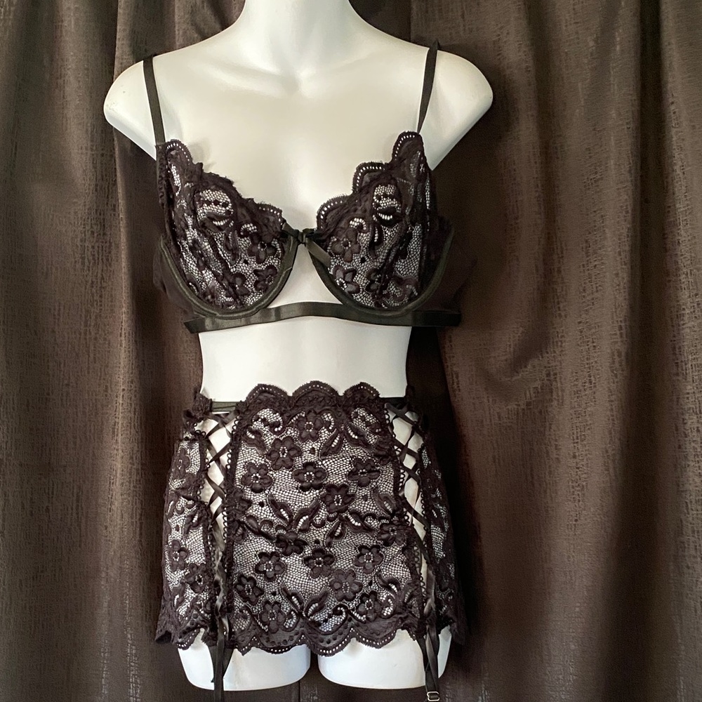 Elegant Black Lace Lingerie Set new size L